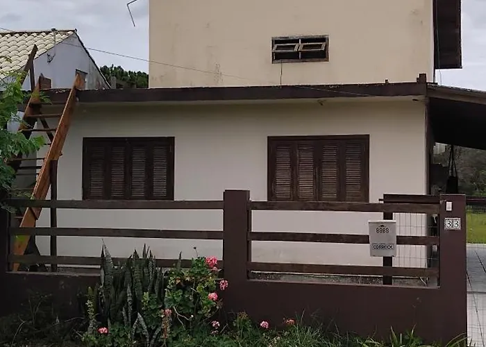 Casa Na Reserva Natural Do Surf Com Trilha Para Praia Terreno Compartilhado
